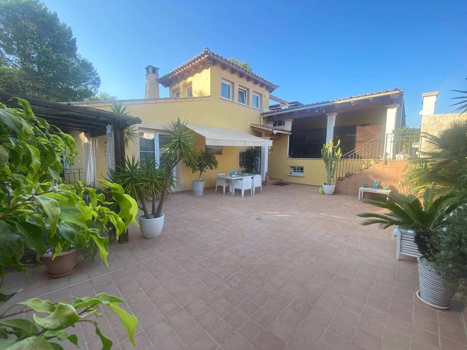 Moderne Doppelhaushälfte in Camp de Mar