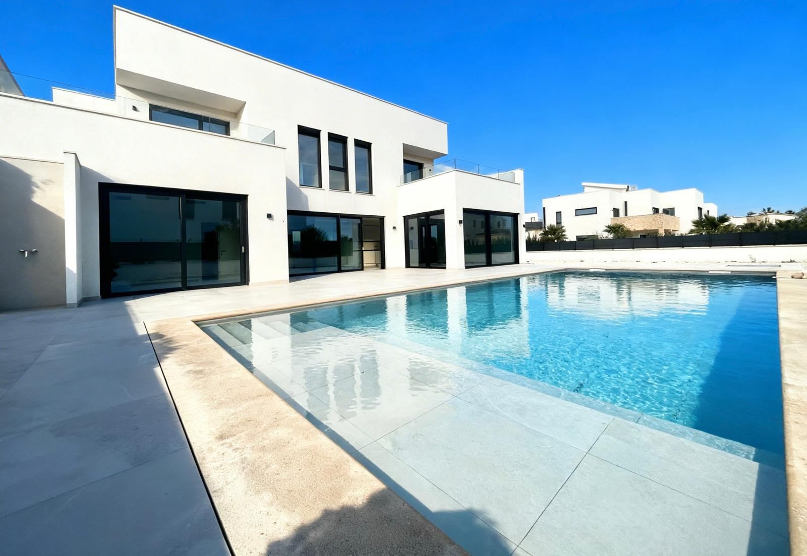 EXKLUSIVE NEUBAU-VILLA IN SA RÀPITA